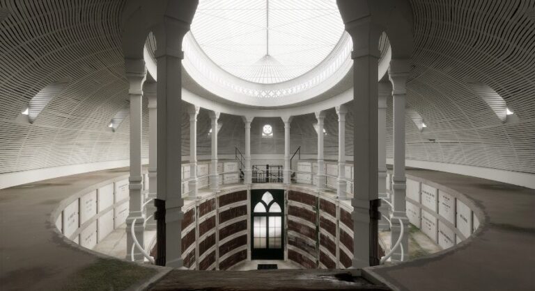 Oval Crypt download